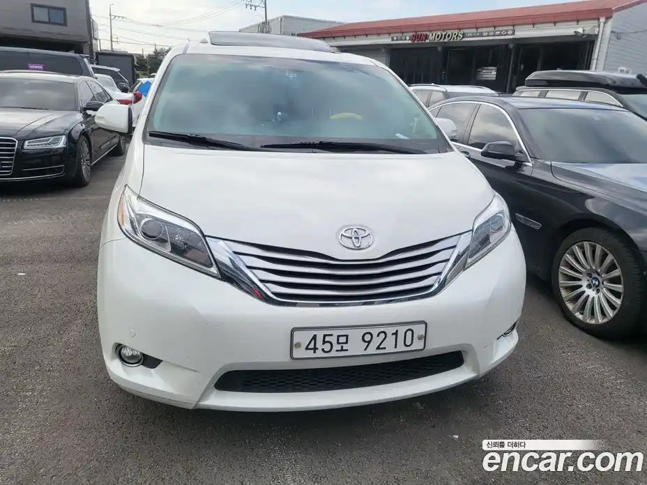 Toyota Sienna 2017 3.5 Автомат в Москве № 609937, фото 3