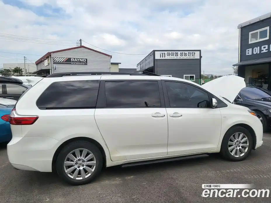 Toyota Sienna 2017 3.5 Автомат в Москве № 609937, фото 4