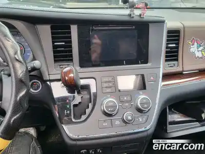 Toyota Sienna 2017 3.5 Автомат в Москве № 609937, миниатюра 7
