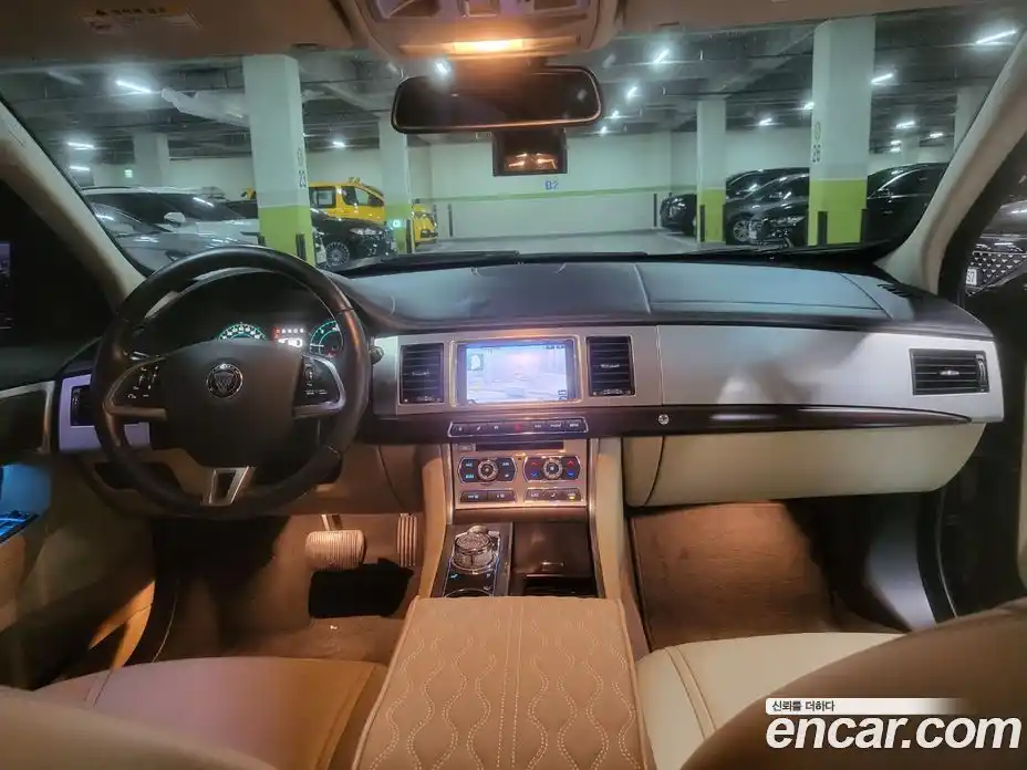 Jaguar XF 2015 2.2 Автомат в Москве № 610853, фото 15