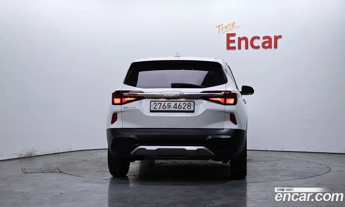 Kia Seltos 2023 1.6 Автомат в Москве № 612745, фото 3