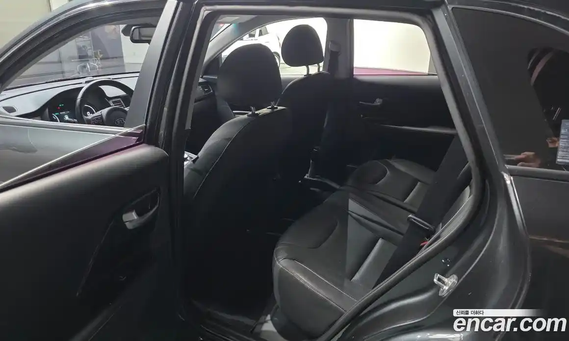 Kia Niro 2021 0.2 Автомат в Москве № 613263, фото 11