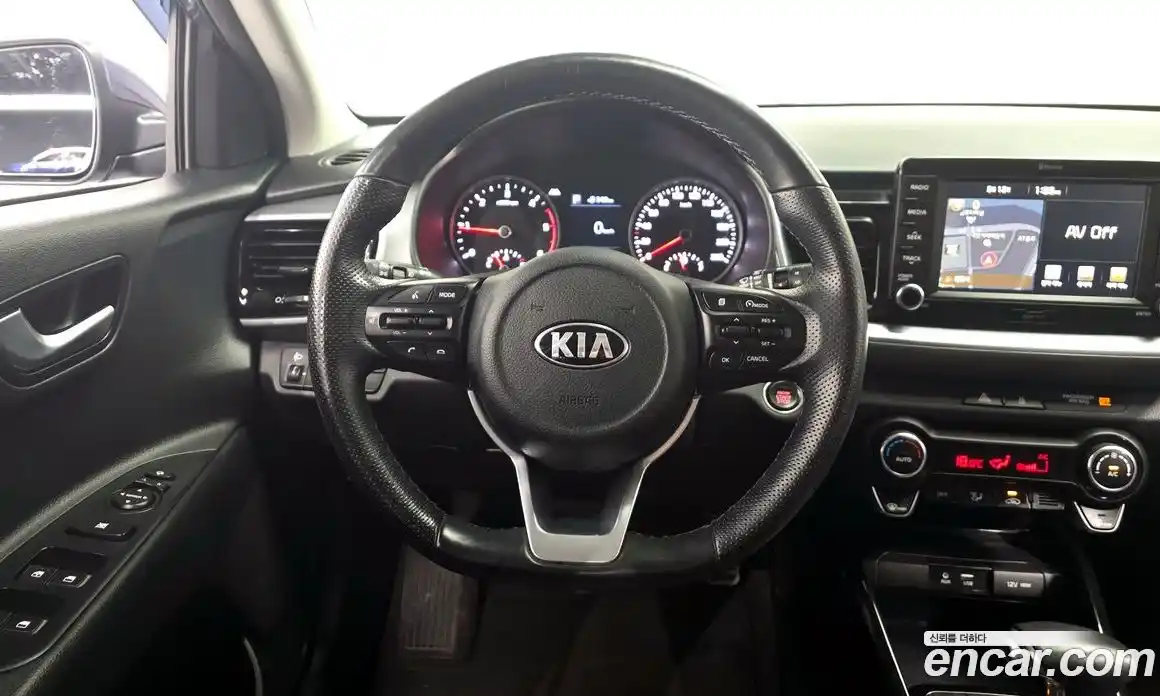 Kia Stonic 2018 1.6 Автомат в Москве № 613877, фото 13