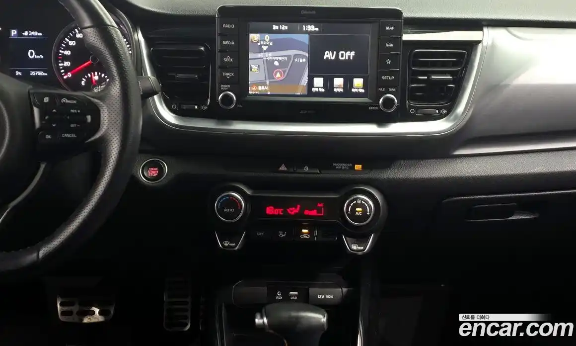 Kia Stonic 2018 1.6 Автомат в Москве № 613877, фото 14