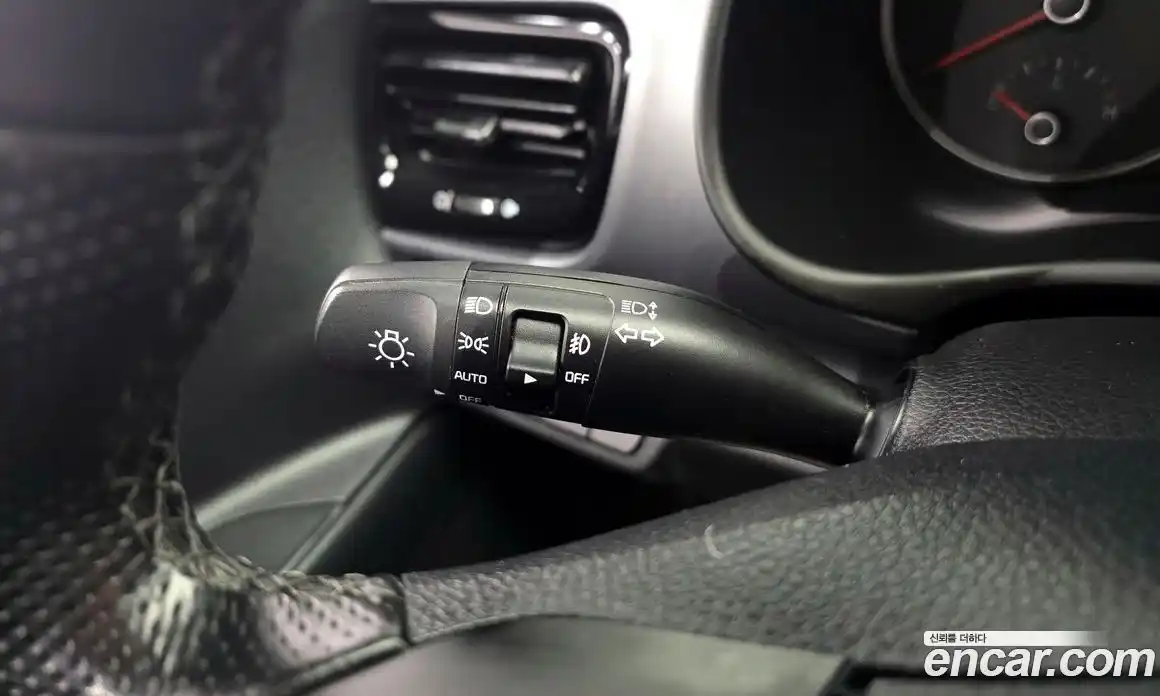 Kia Stonic 2018 1.6 Автомат в Москве № 613877, фото 18