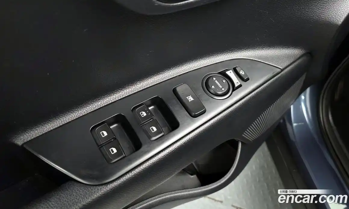 Kia Stonic 2018 1.6 Автомат в Москве № 613877, фото 19