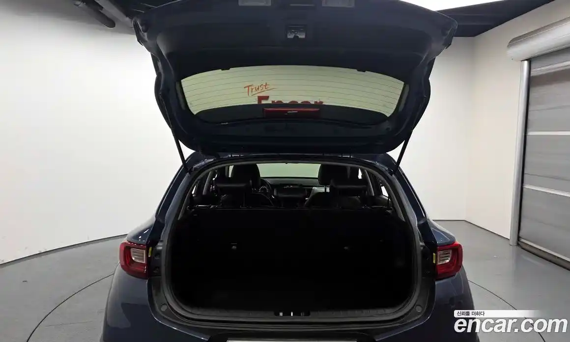 Kia Stonic 2018 1.6 Автомат в Москве № 613877, фото 20