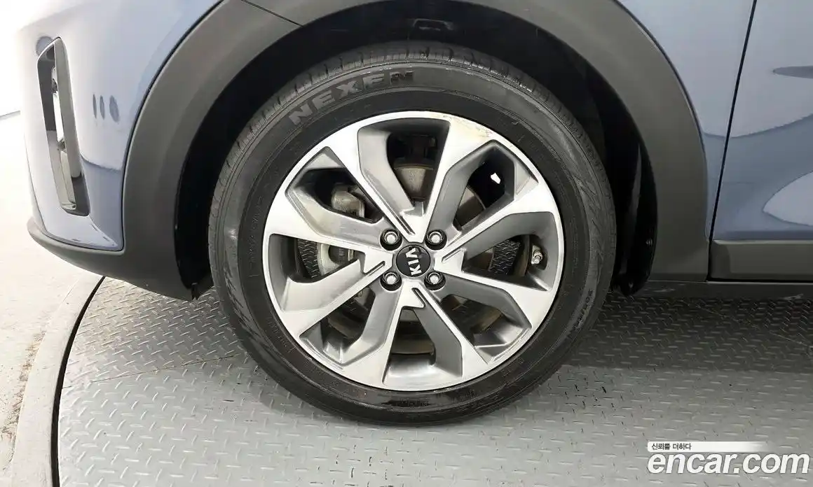 Kia Stonic 2018 1.6 Автомат в Москве № 613877, фото 5