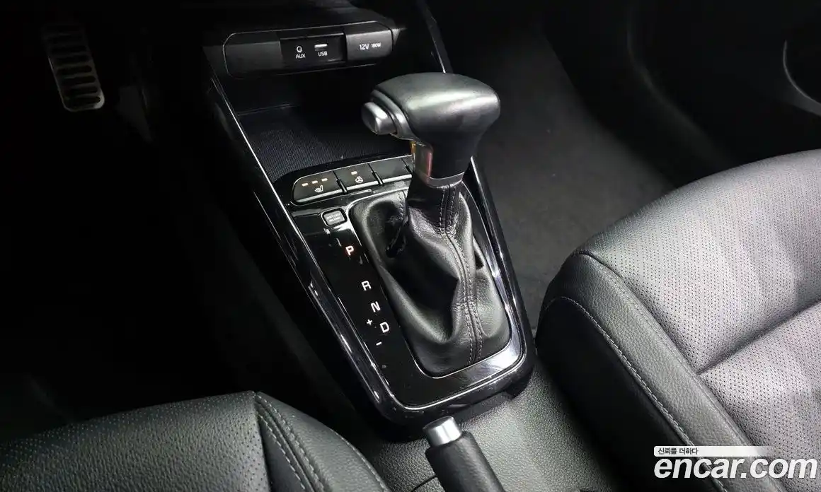 Kia Stonic 2018 1.6 Автомат в Москве № 613877, фото 9