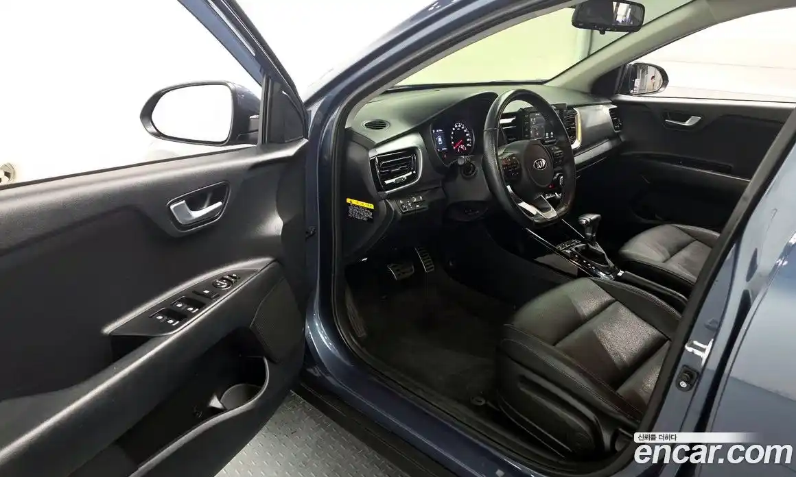 Kia Stonic 2018 1.6 Автомат в Москве № 613877, фото 10