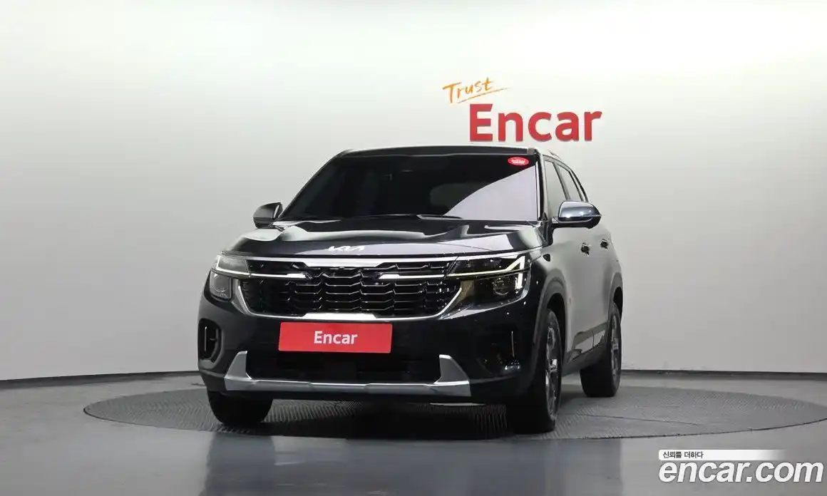 Kia Seltos 2023 2.0 Автомат в Москве № 613983, фото 3