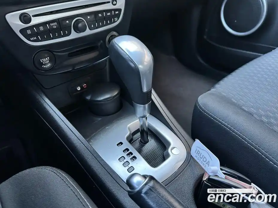 Renault SM3 2010 1.6 Автомат в Москве № 620217, фото 12