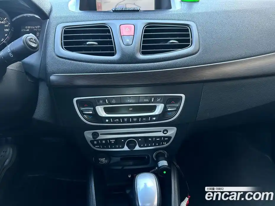 Renault SM3 2010 1.6 Автомат в Москве № 620217, фото 10