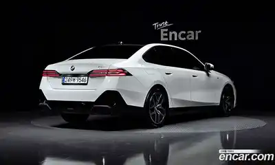 BMW 5-Series 2024 2.0 Автомат в Москве № 621089, миниатюра 2