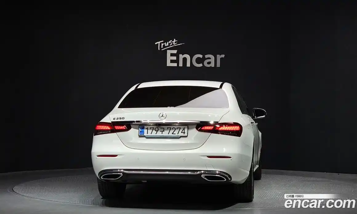 Mercedes-Benz E-Class 2023 2.0 Автомат в Москве № 623397, фото 4