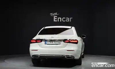 Mercedes-Benz E-Class 2023 2.0 Автомат в Москве № 623397, миниатюра 4