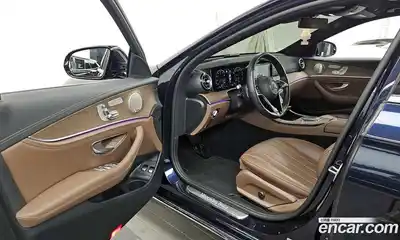 Mercedes-Benz E-Class 2022 2.0 Автомат в Москве № 623634, миниатюра 10