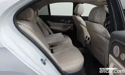 Mercedes-Benz E-Class 2023 2.0 Автомат в Москве № 623643, миниатюра 12