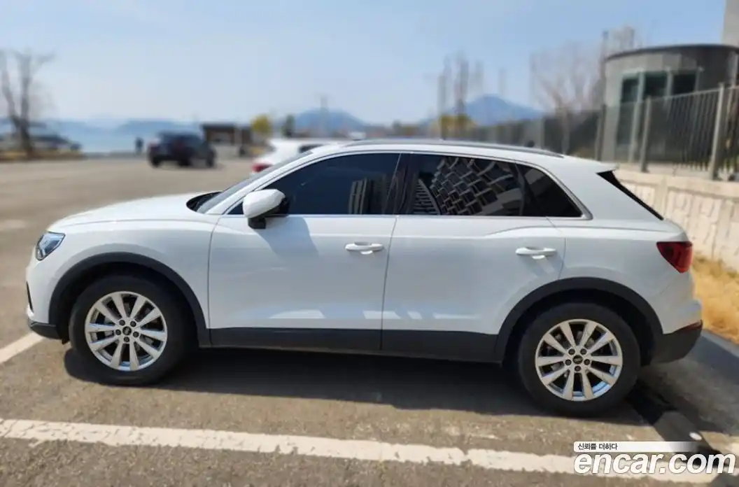 Audi Q3 2023 2.0 Автомат в Москве № 624887, фото 3