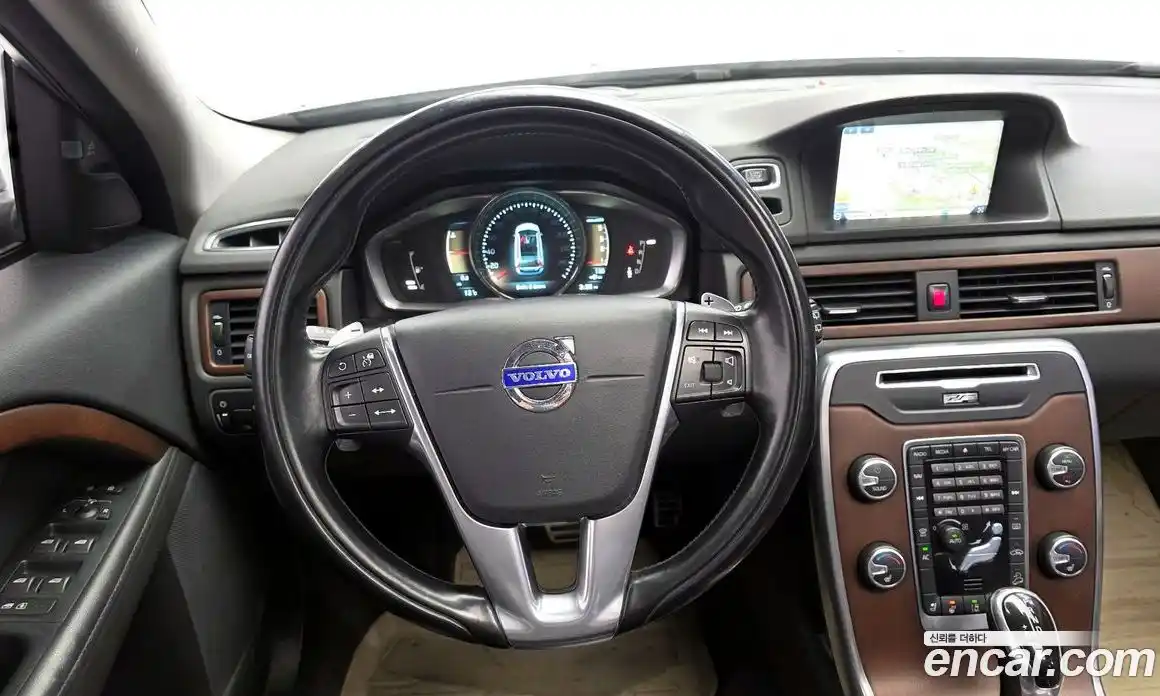 Volvo XC70 2014 2.4 Автомат в Москве № 626402, фото 13