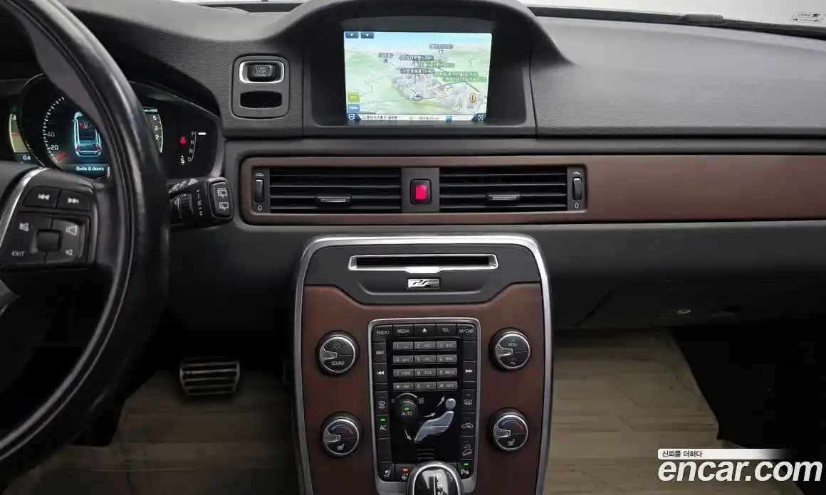 Volvo XC70 2014 2.4 Автомат в Москве № 626402, фото 14