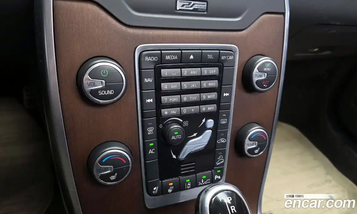 Volvo XC70 2014 2.4 Автомат в Москве № 626402, фото 16