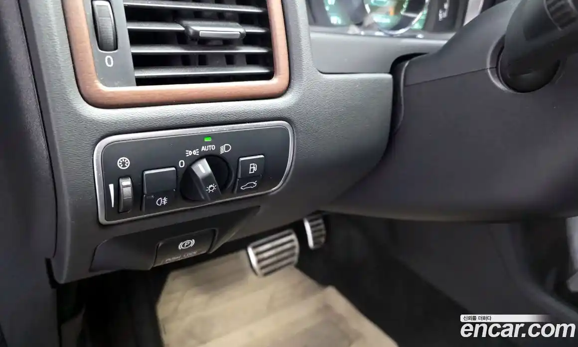 Volvo XC70 2014 2.4 Автомат в Москве № 626402, фото 19