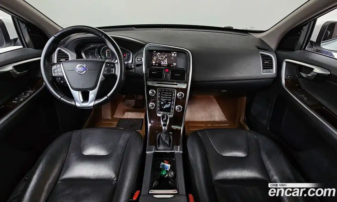 Volvo XC60 2017 2.4 Автомат в Москве № 626413, фото 6