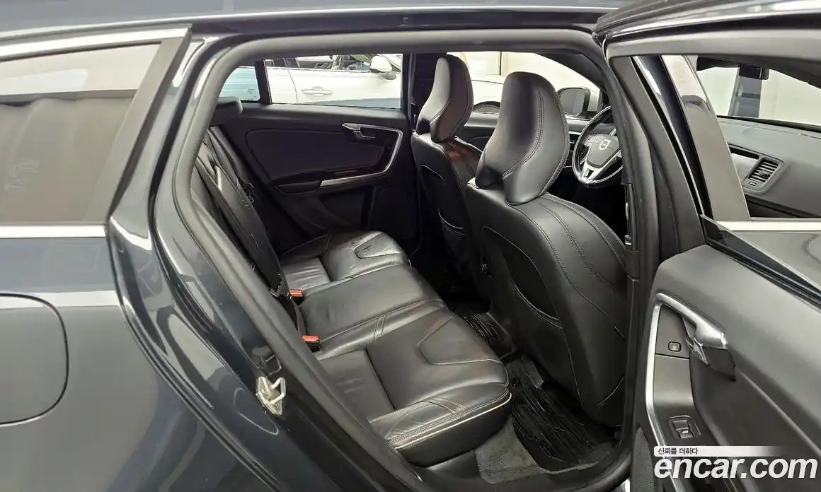 Volvo V60 2015 2.0 Автомат в Москве № 626436, фото 12