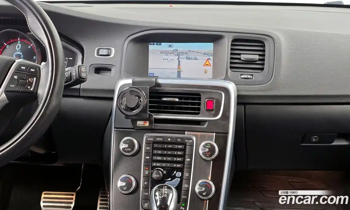 Volvo V60 2015 2.0 Автомат в Москве № 626436, фото 14