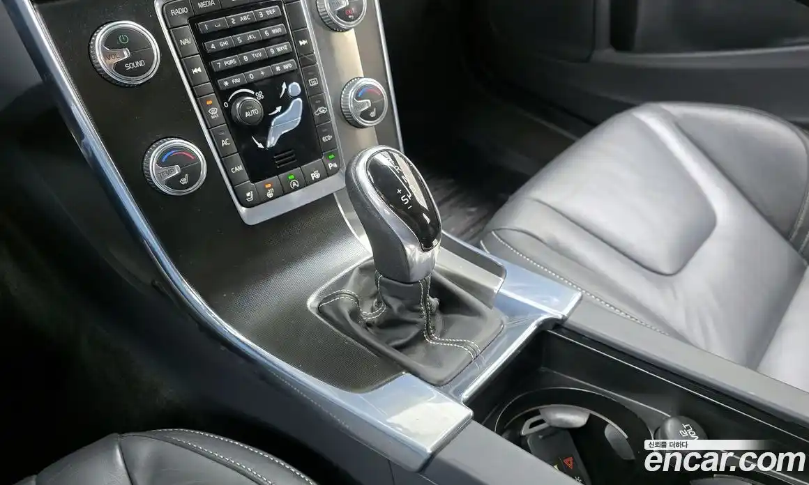 Volvo V60 2015 2.0 Автомат в Москве № 626436, фото 9