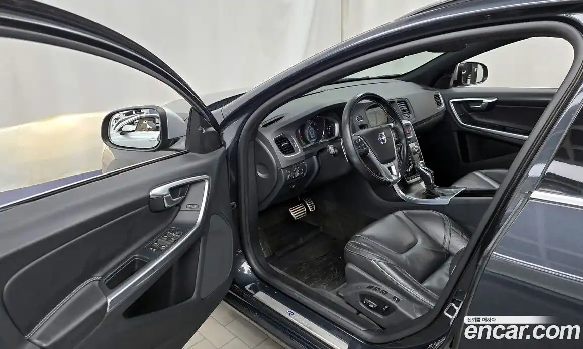 Volvo V60 2015 2.0 Автомат в Москве № 626436, фото 10