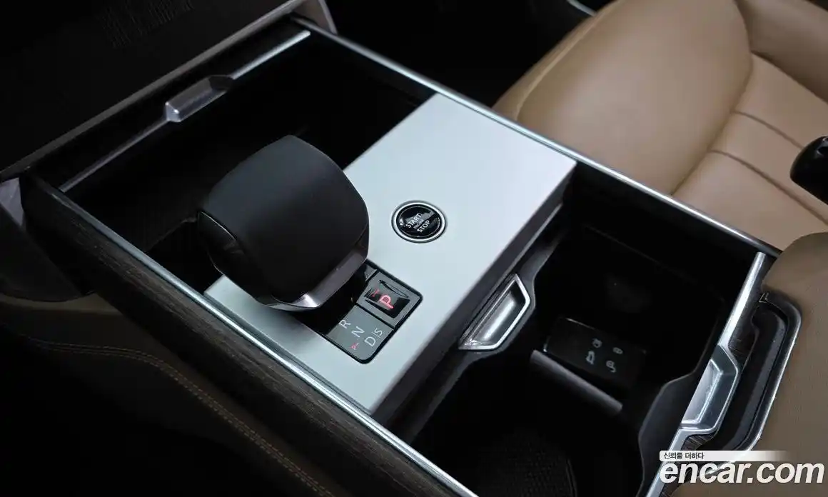 Land Rover Range-Rover 2025 4.4 Автомат в Москве № 627186, фото 9