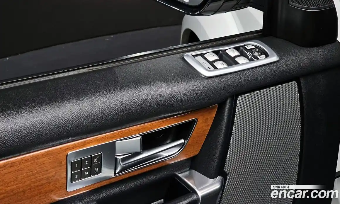 Land Rover Discovery 2015 3.0 Автомат в Москве № 627613, фото 19