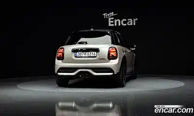 Mini Cooper 2022 2.0 Автомат в Москве № 627801, миниатюра 4