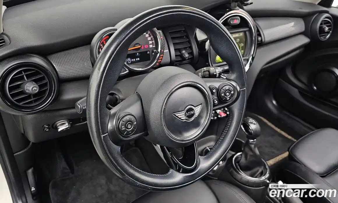 Mini Cooper 2016 1.5 Автомат в Москве № 628085, фото 13
