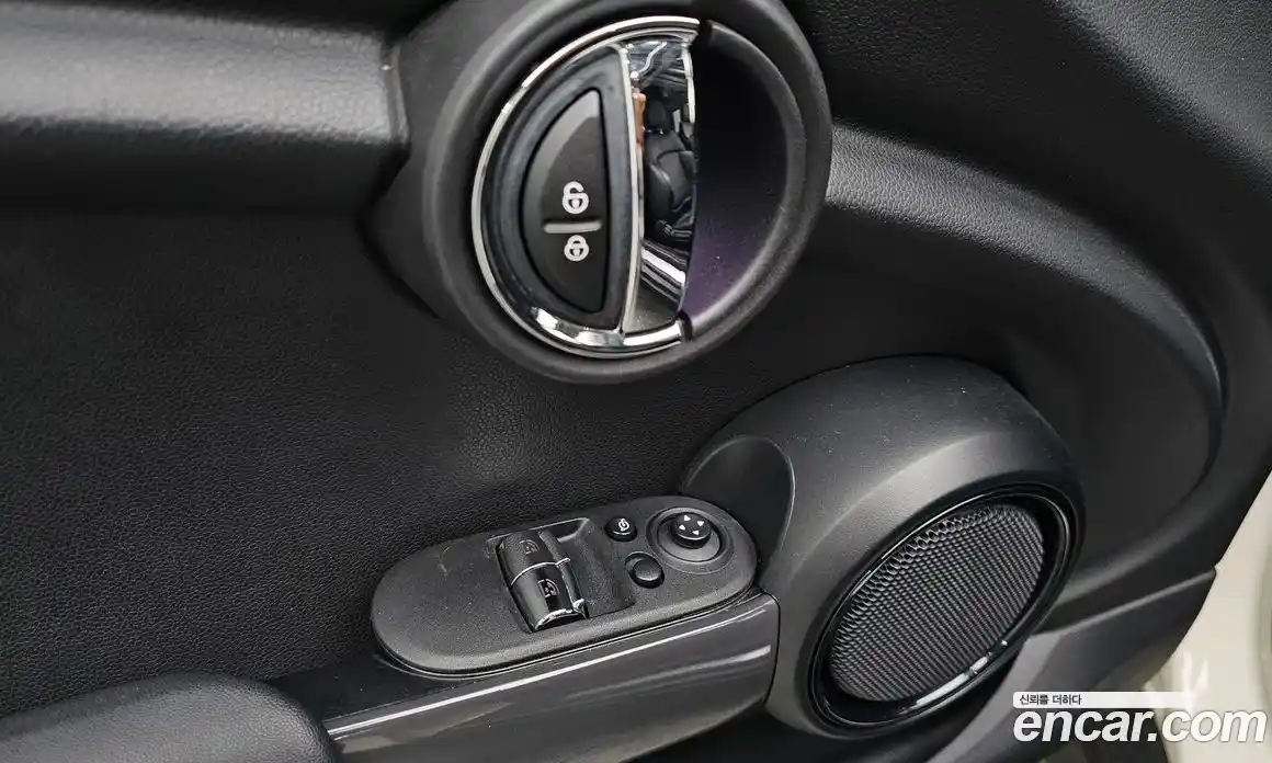 Mini Cooper 2016 1.5 Автомат в Москве № 628085, фото 17