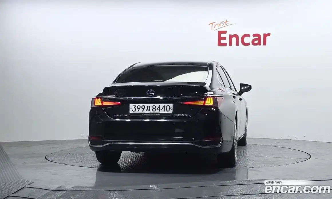 Lexus ES 2019 2.5 Автомат в Москве № 628698, фото 4