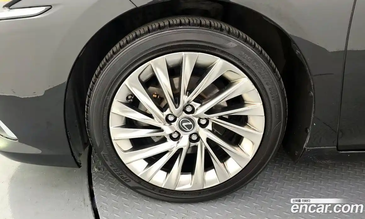 Lexus ES 2019 2.5 Автомат в Москве № 628698, фото 5