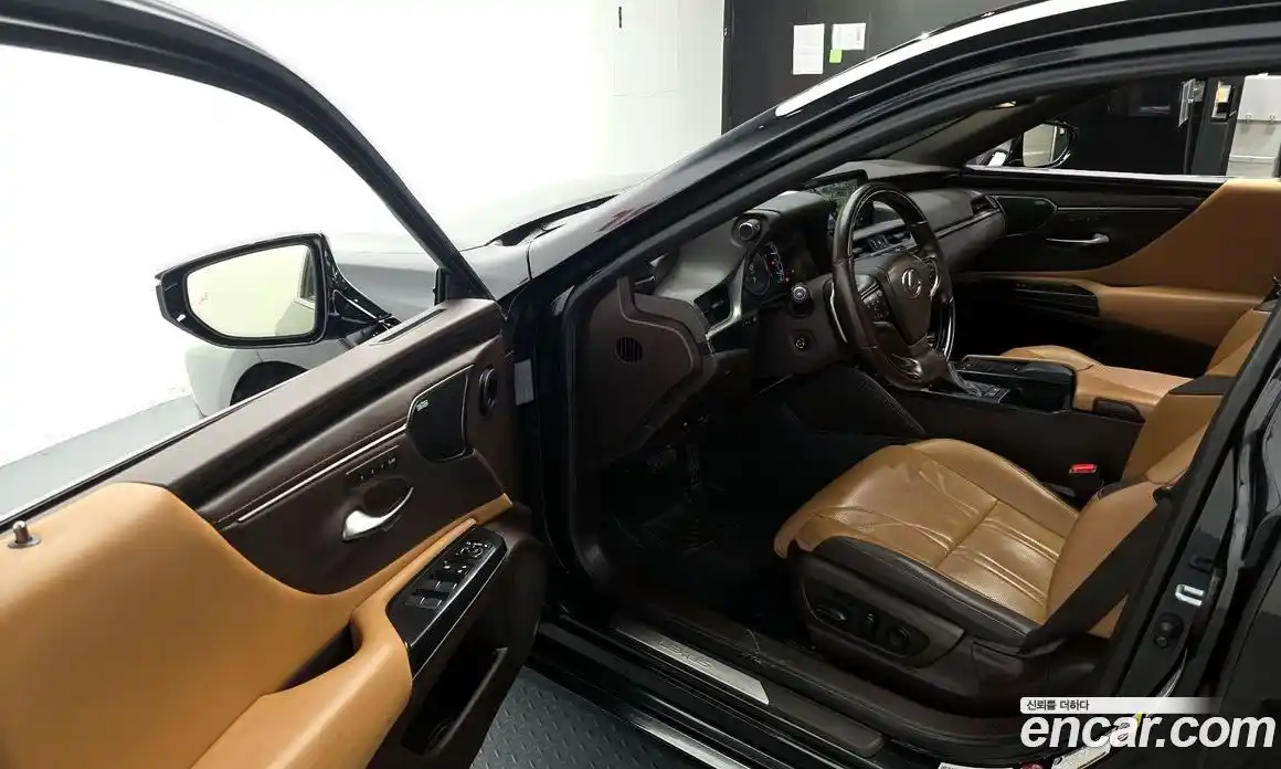 Lexus ES 2019 2.5 Автомат в Москве № 628698, фото 10