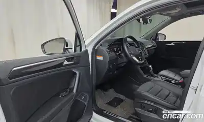 Volkswagen Tiguan 2022 2.0 Автомат в Москве № 628869, миниатюра 10