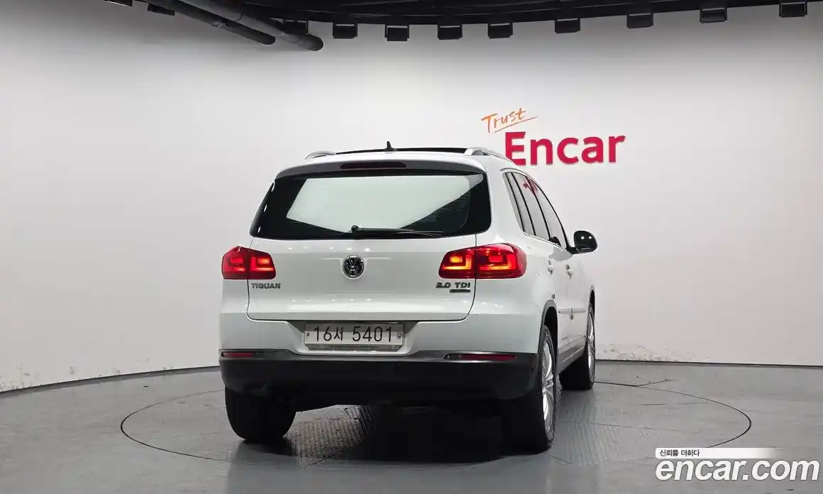 Volkswagen Tiguan 2014 2.0 Автомат в Москве № 629185, фото 4