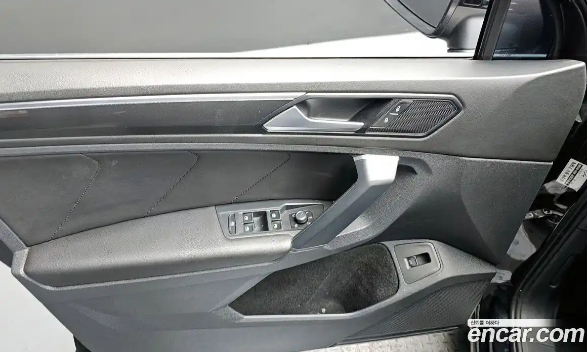 Volkswagen Tiguan 2020 2.0 Автомат в Москве № 629192, фото 17