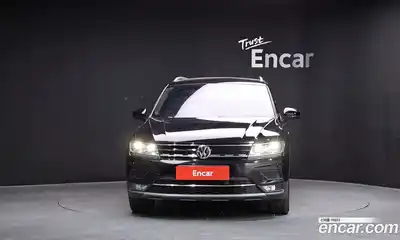 Volkswagen Tiguan 2020 2.0 Автомат в Москве № 629192, миниатюра 3