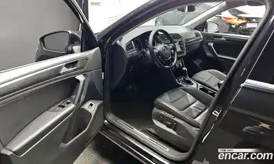 Volkswagen Tiguan 2020 2.0 Автомат в Москве № 629192, миниатюра 10