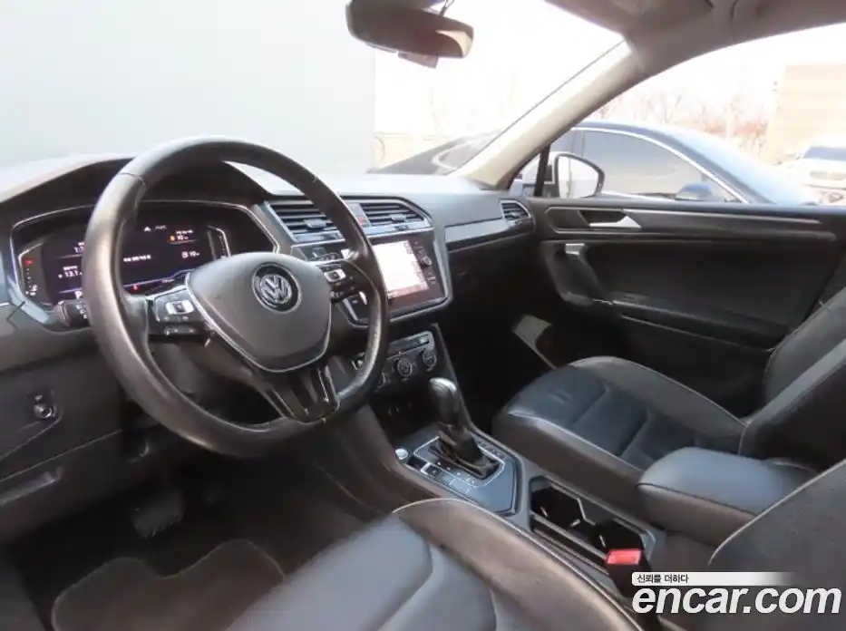 Volkswagen Tiguan 2020 Автомат в Москве № 629308, фото 16