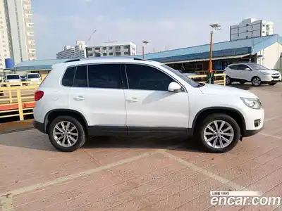 Volkswagen Tiguan 2014 2.0 Автомат в Москве № 629324, миниатюра 3