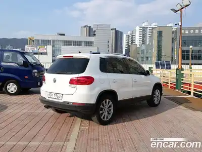 Volkswagen Tiguan 2014 2.0 Автомат в Москве № 629324, миниатюра 4