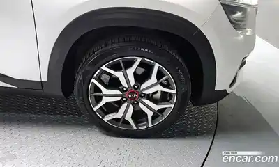 Kia Seltos 2022 1.6 Автомат в Москве № 134209, миниатюра 5