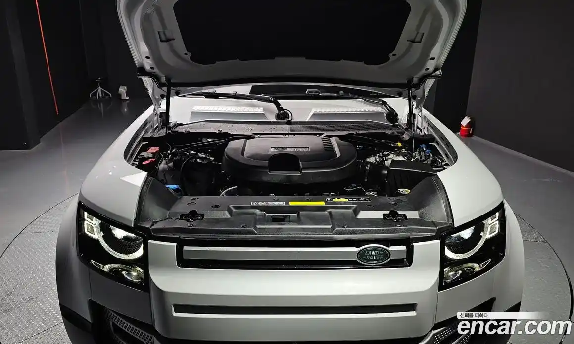 Land Rover Defender 2024 3.0 Автомат в Москве № 166052, фото 6